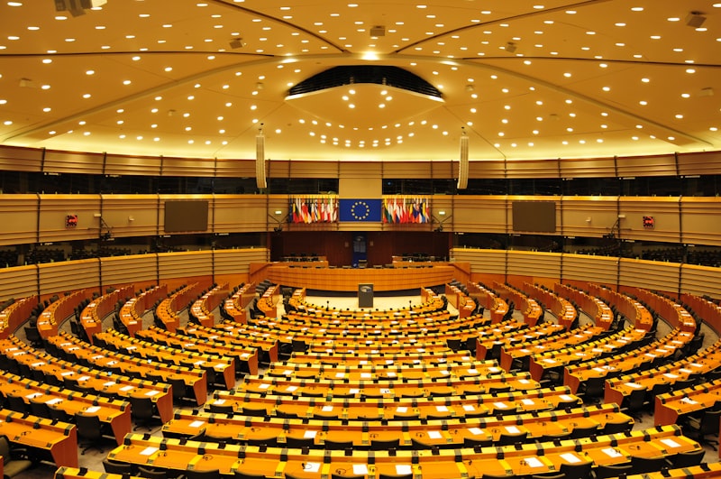 Plenário do Parlamento Europeu — votação do pacote de simplificação da IA
